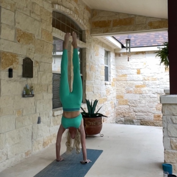 #Ad - DO NOT BUY! All MUST GO! Make offers/BOGO’s on bundles! - Picture 5 of 17